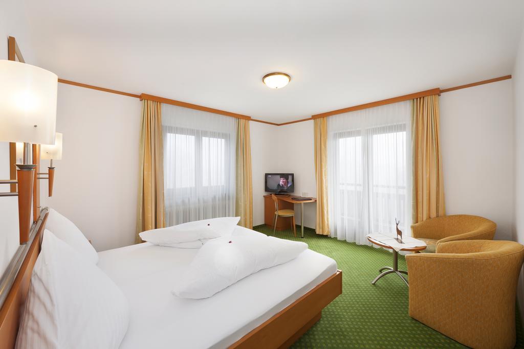 Ferienhotel Tyrol Soell Am Wilden Kaiser Rum bild