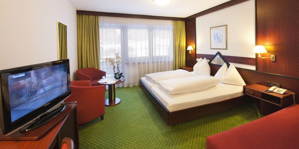 Ferienhotel Tyrol Soell Am Wilden Kaiser Rum bild