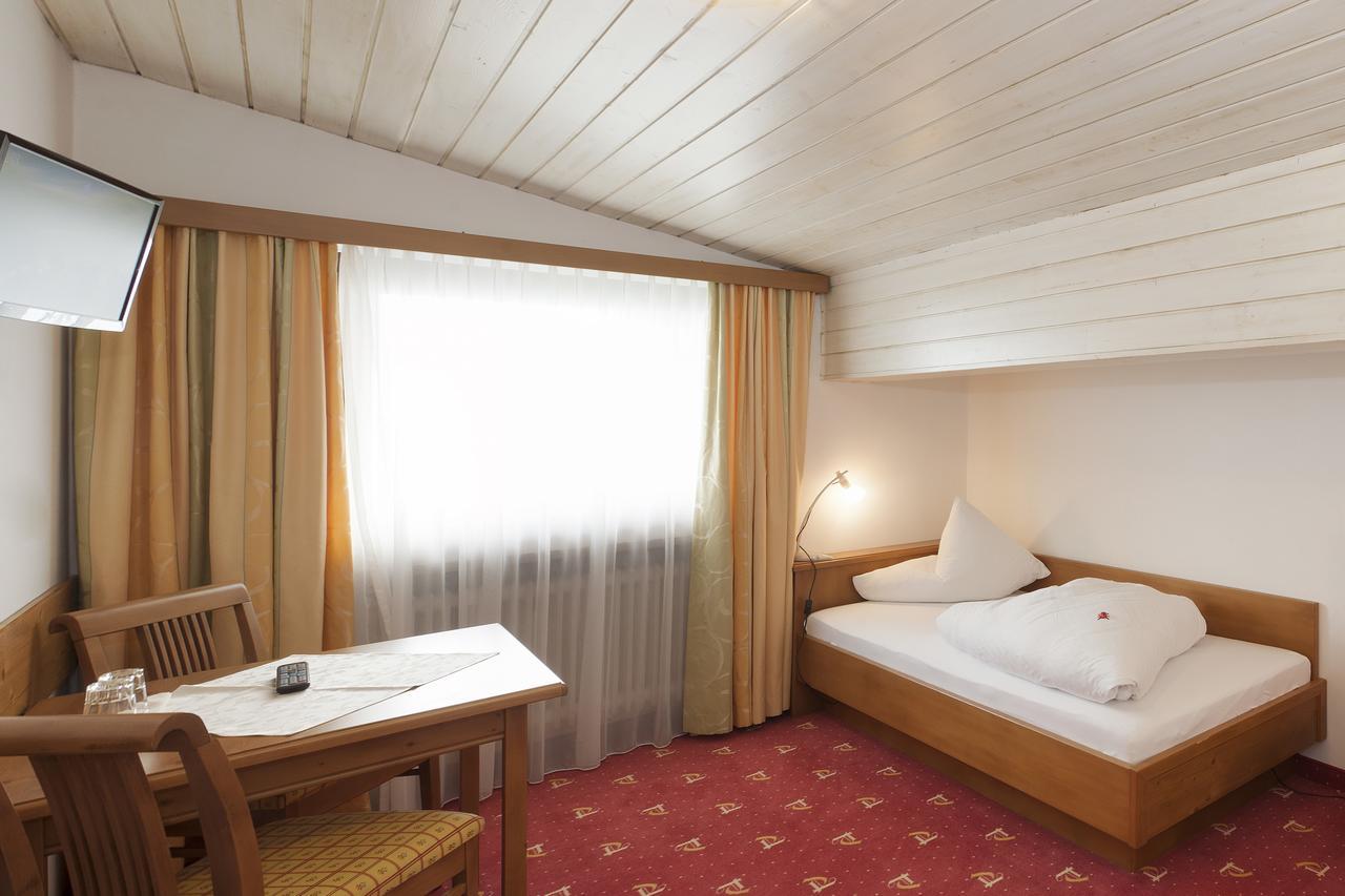 Ferienhotel Tyrol Soell Am Wilden Kaiser Rum bild